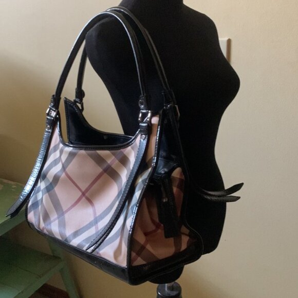 Burberry Extra Large shoulder bag. Comes with dust bag. - Picture 2 of 8